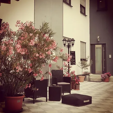 Oleander Hof Hochstadt (Sudliche Weinstrasse)
