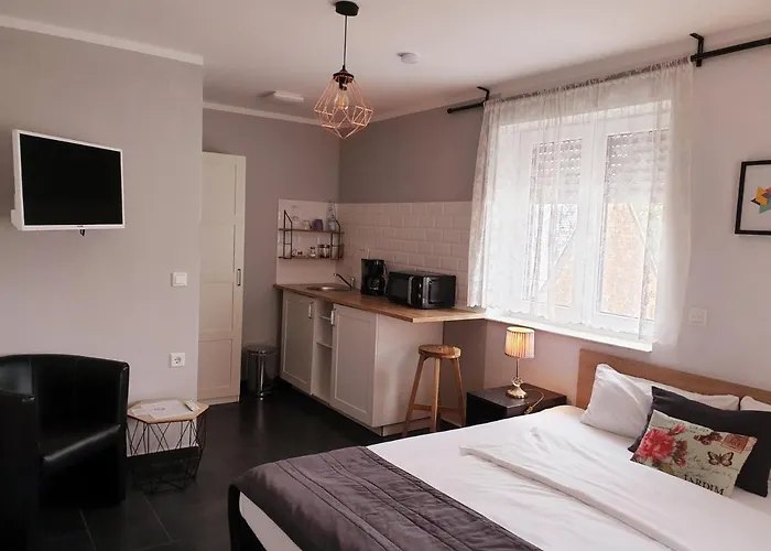 Aparthotel Oleander Hof Hochstadt (Sudliche Weinstrasse)