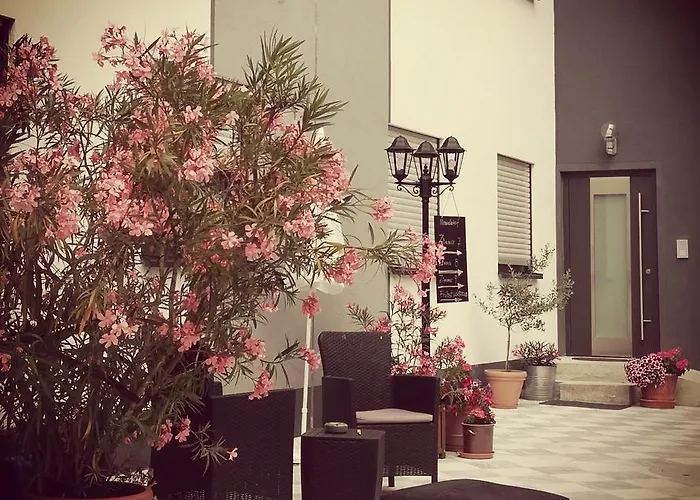 Oleander Hof Hochstadt (Sudliche Weinstrasse)